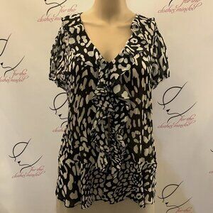 Essentialiegh Size M. Short Sleeve Blouse. Ruffled neck, front and peplum. B80